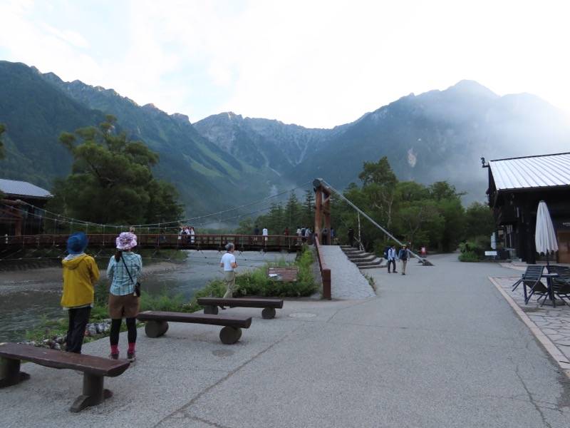 蝶ヶ岳、上高地右岸歩道