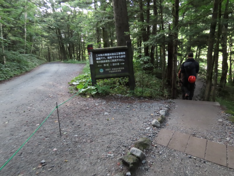 蝶ヶ岳、上高地右岸歩道
