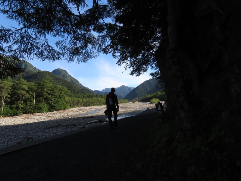 蝶ヶ岳、上高地右岸歩道