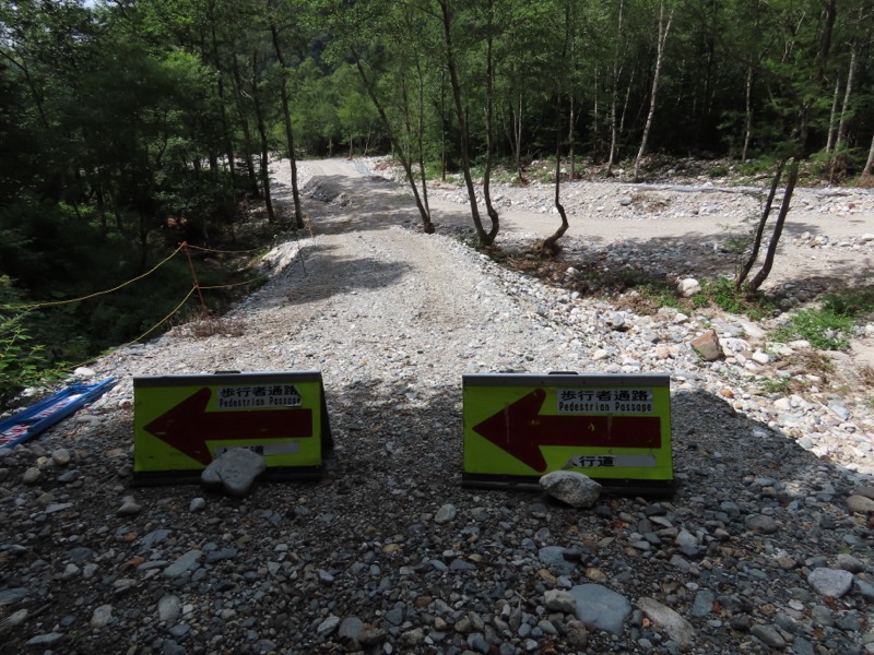 蝶ヶ岳、上高地右岸歩道