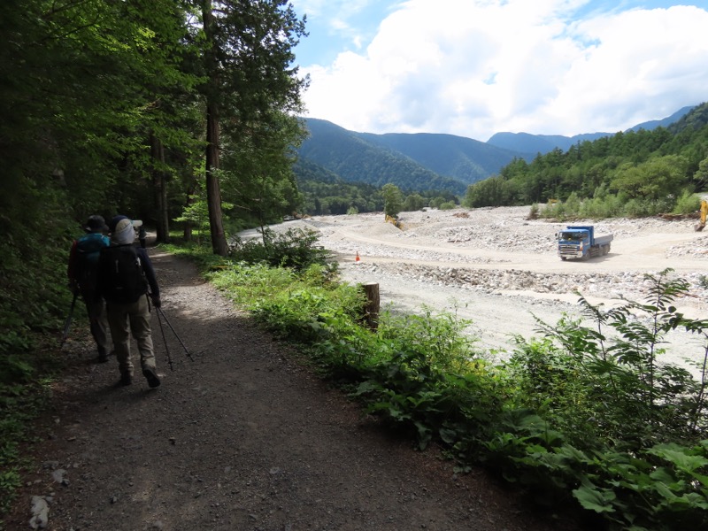 蝶ヶ岳、上高地右岸歩道