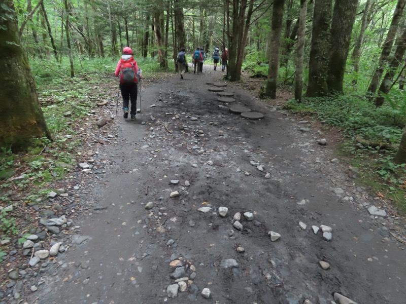 蝶ヶ岳、上高地右岸歩道